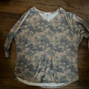 XL Tresics Camo Dolman Sleeve Shirt